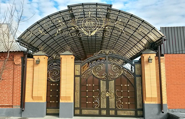 Купить или заказать ворота для дома с навесом - стильные и надежные решения для вашего участка в Богородицке от 42935 руб | Компания Титанзабор